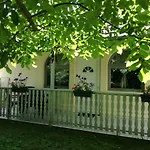 Negy Evszak Vendeghaz 3* Balatonboglár