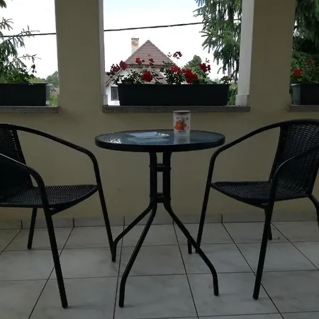 Negy Evszak Vendeghaz 3* Balatonboglár