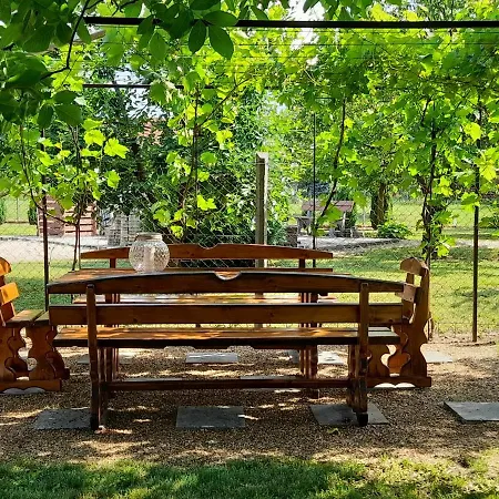 Negy Evszak Vendeghaz Gæstehus Balatonboglár