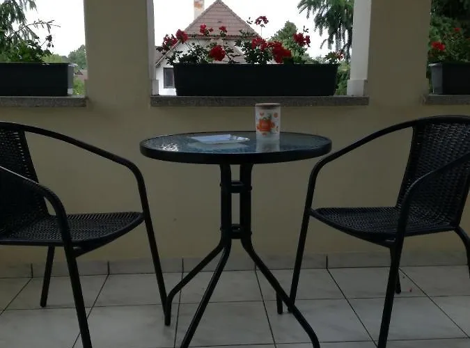 Negy Evszak Vendeghaz 3* Balatonboglár